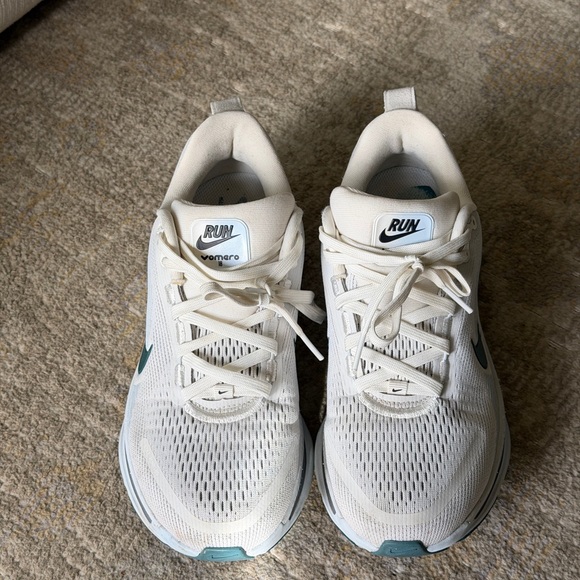Nike Vomero 18 (sz 8) - Picture 4 of 5